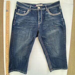 VGS Capris size 10 Embroidered Pockets